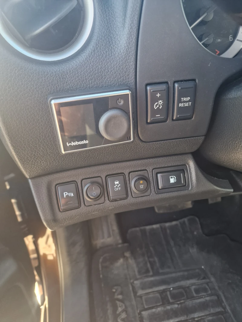 Nissan Navara, снимка 6 - Автомобили и джипове - 52825919