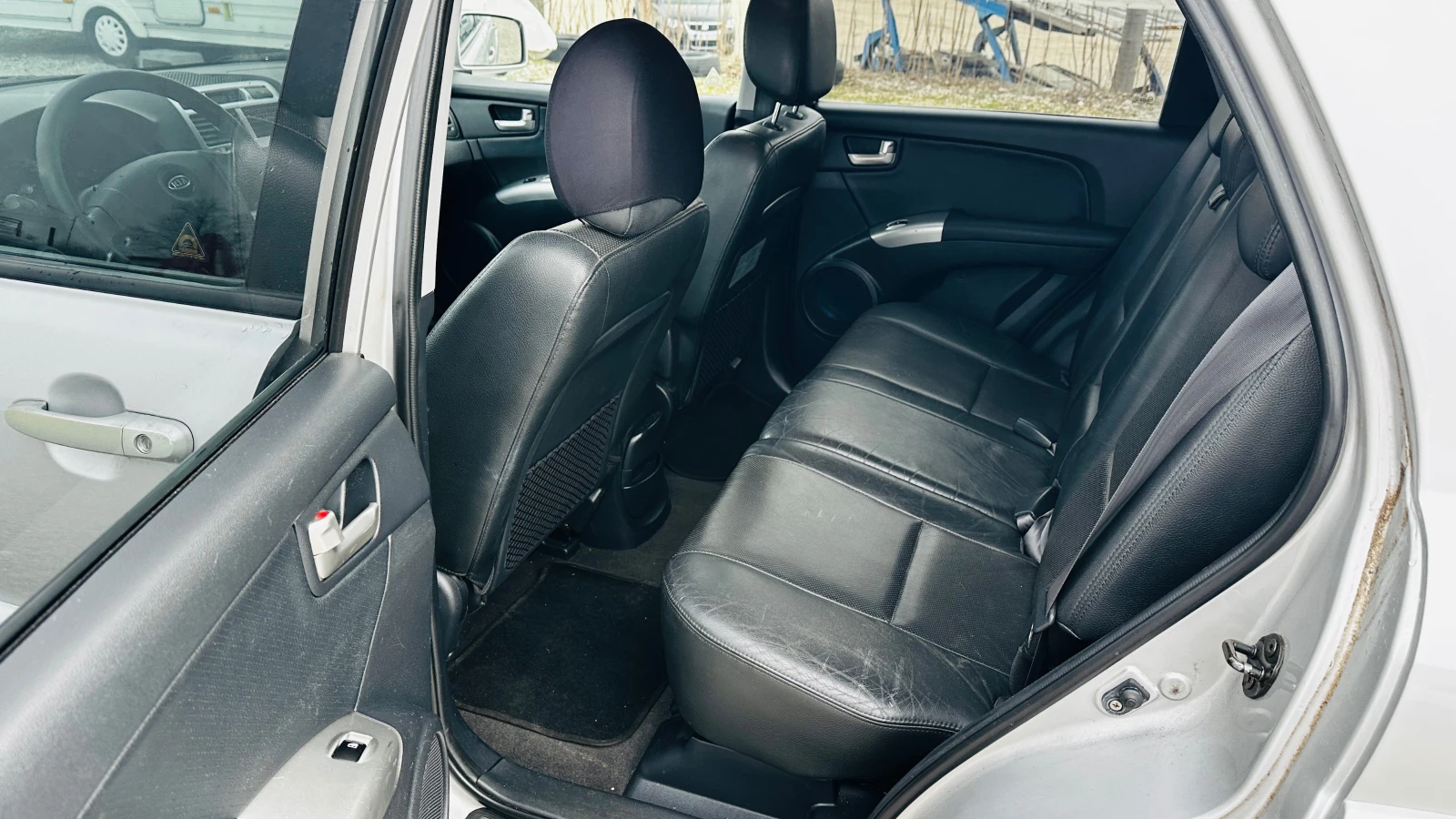 Kia Sportage 2.0i 4x4 Италия, снимка 8 - Автомобили и джипове - 53777331