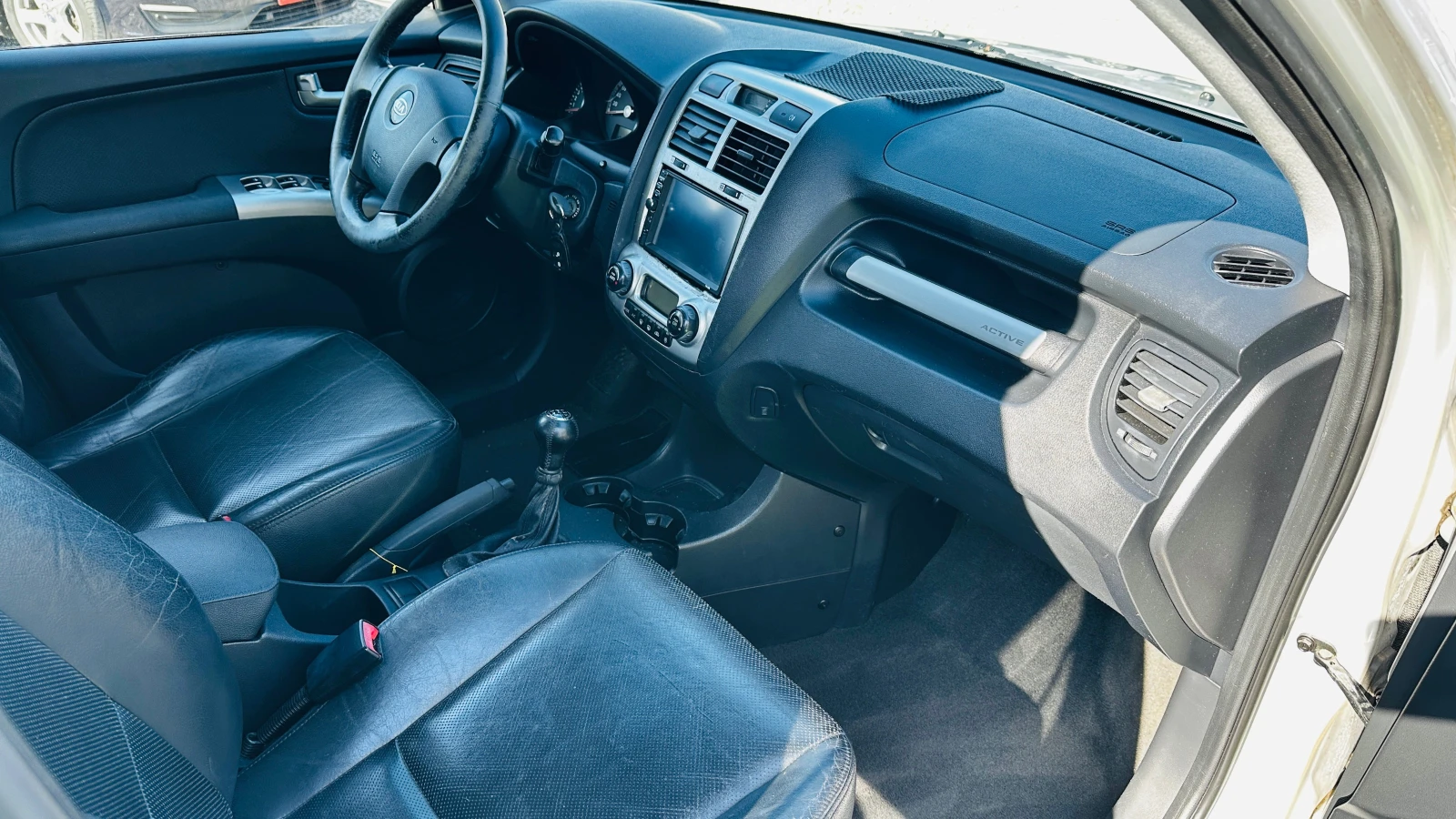 Kia Sportage 2.0i 4x4 Италия, снимка 12 - Автомобили и джипове - 53777331