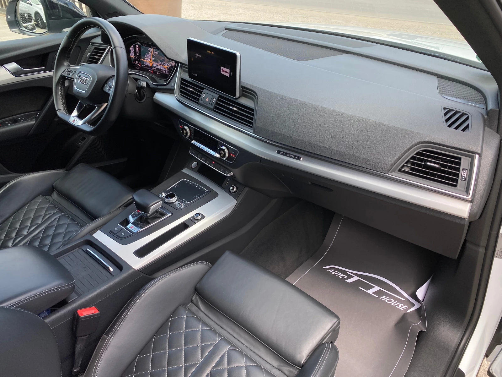 Audi SQ5 Key GO* Dis* Pano* Bang* Head Up* MAX FULL* , снимка 10 - Автомобили и джипове - 54520776