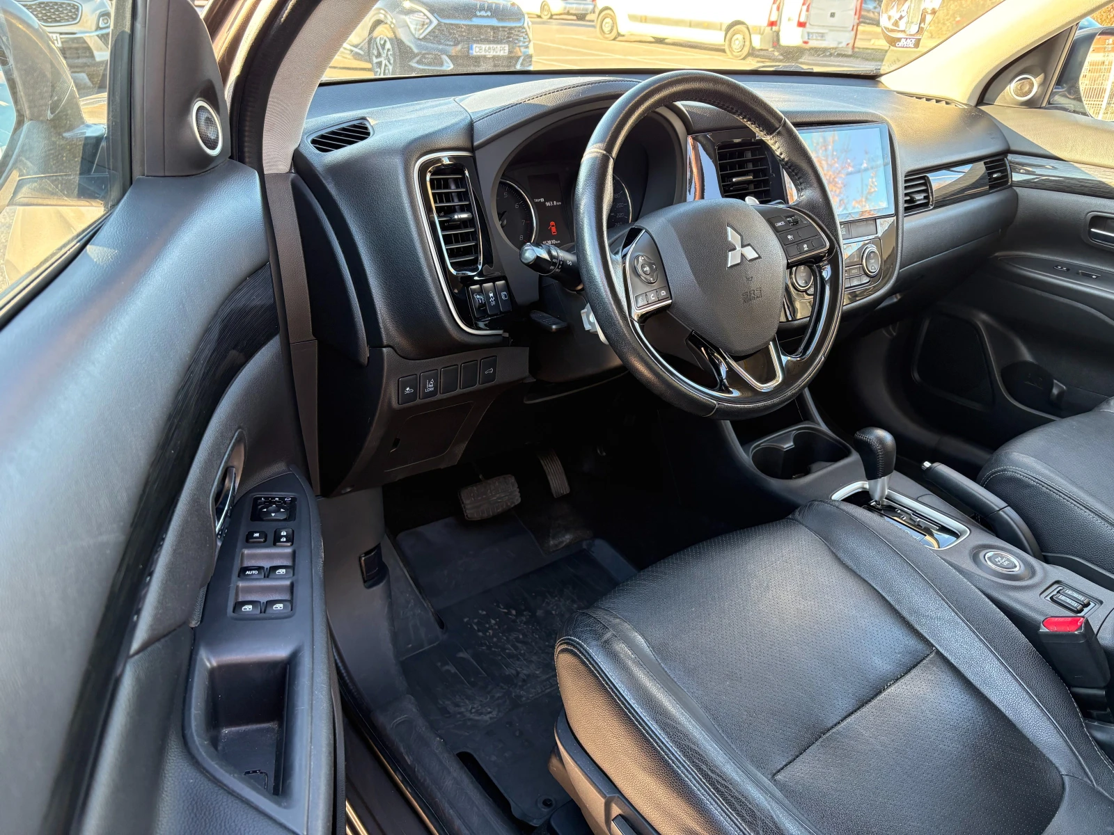 Mitsubishi Outlander 3.0GT Keyless 7места, снимка 10 - Автомобили и джипове - 54889462