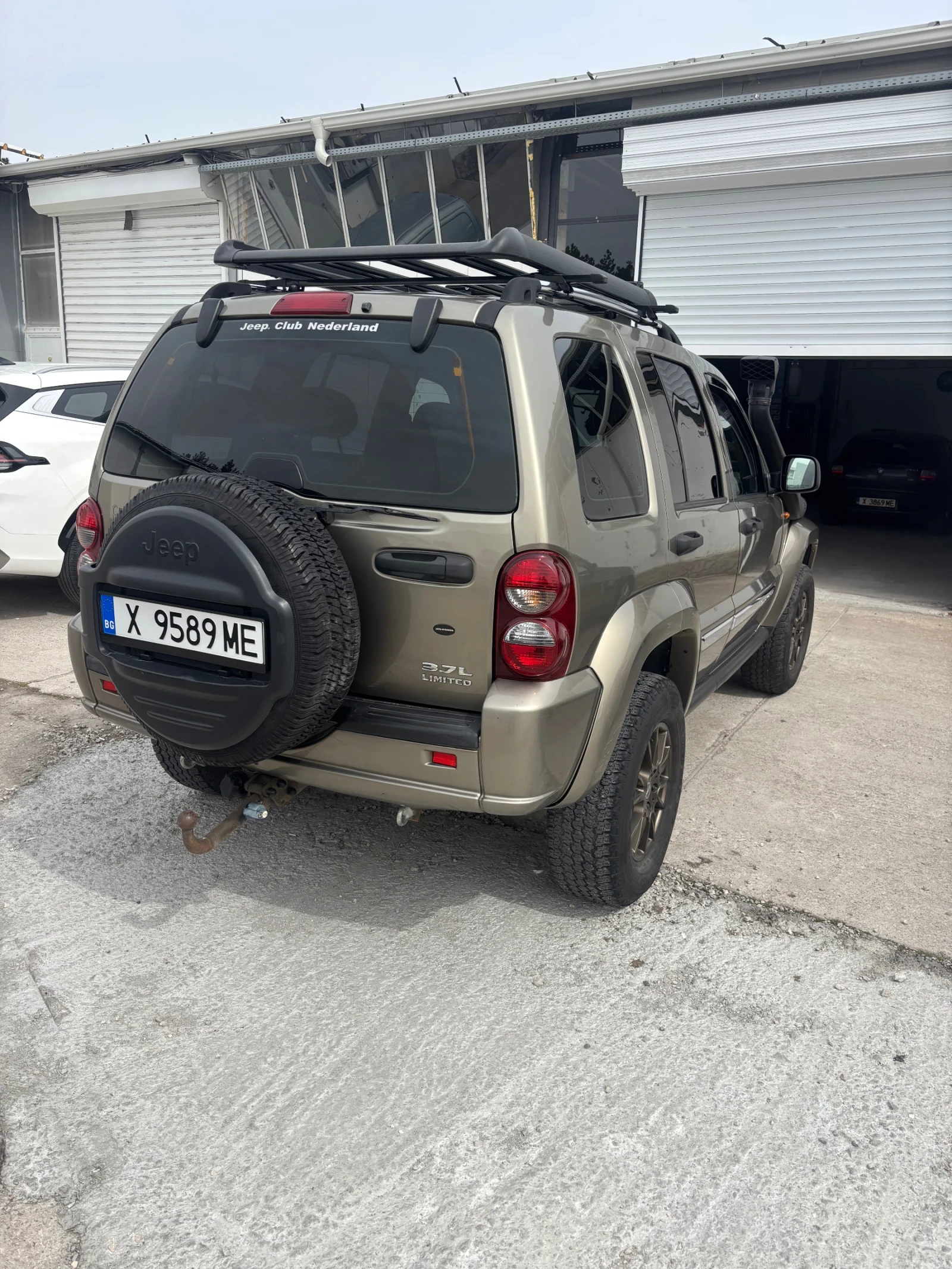 Jeep Cherokee, снимка 4 - Автомобили и джипове - 54985666