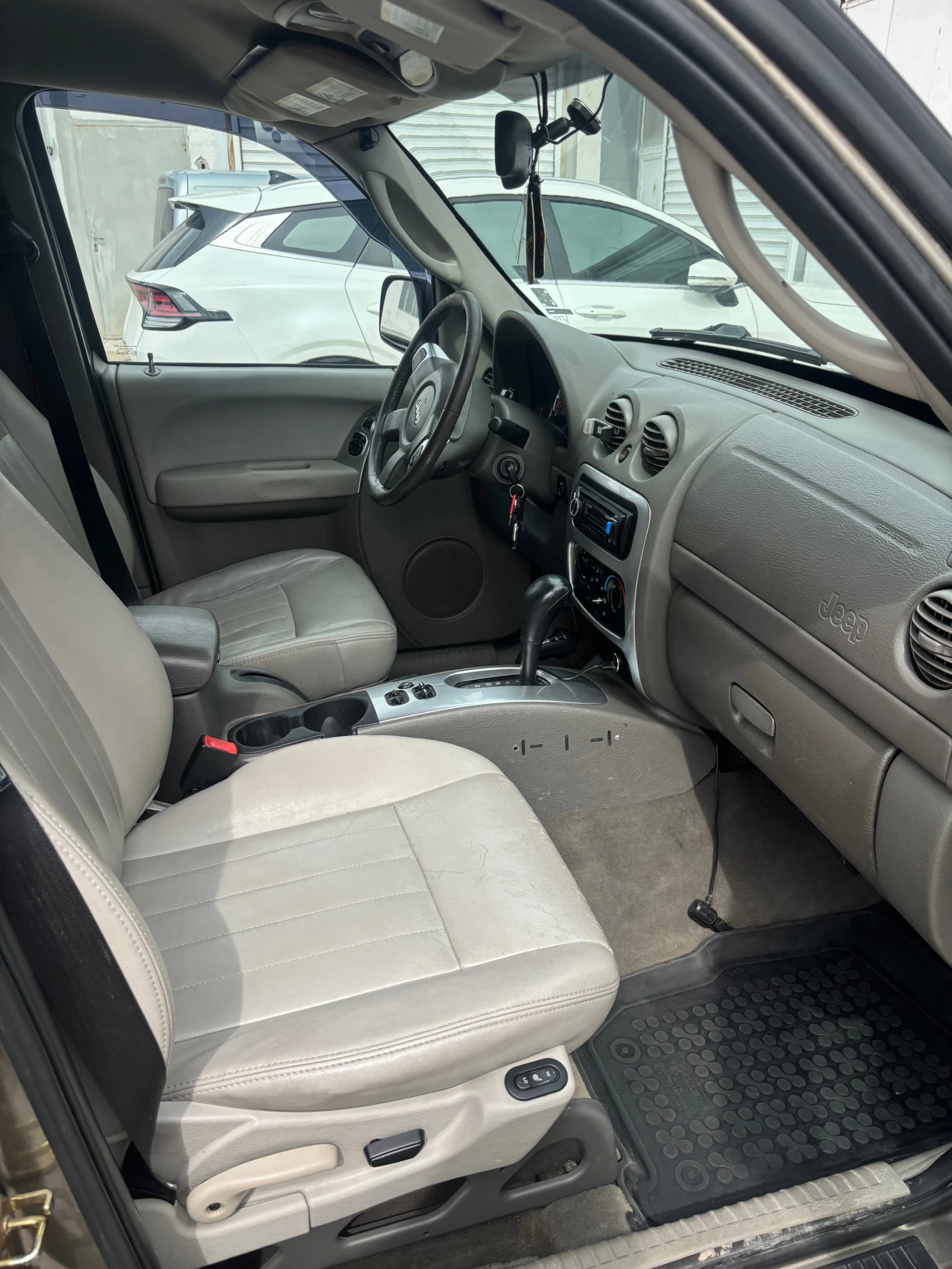 Jeep Cherokee, снимка 8 - Автомобили и джипове - 54985666