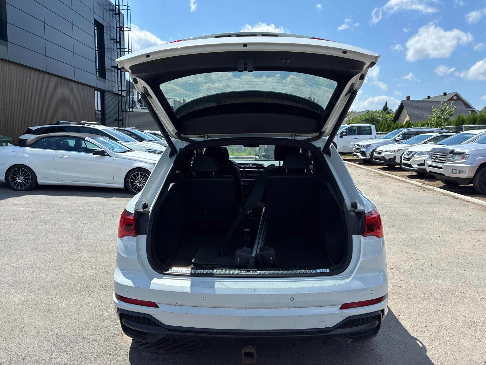 Audi Q3 Technik* S-line* Подгрев* Пано* 360, снимка 12 - Автомобили и джипове - 55335887