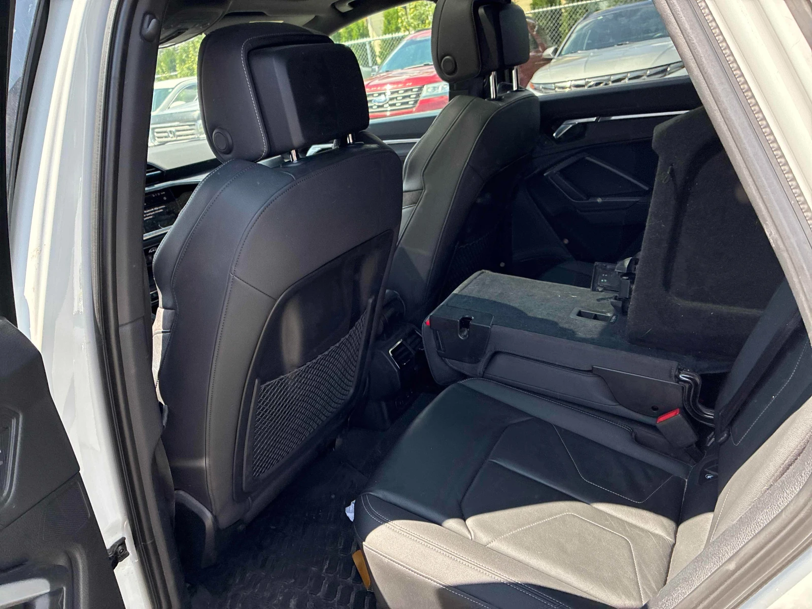 Audi Q3 Technik* S-line* Подгрев* Пано* 360, снимка 15 - Автомобили и джипове - 55335887