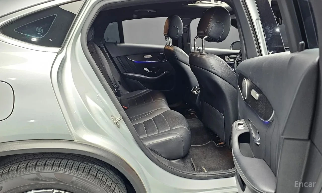 Mercedes-Benz GLC 300 АМГ ПАКЕТ/4MATIC Coupe/ДИГ.КМ./ПАНОРАМА/ДИСТРОНИК/, снимка 12 - Автомобили и джипове - 56081705