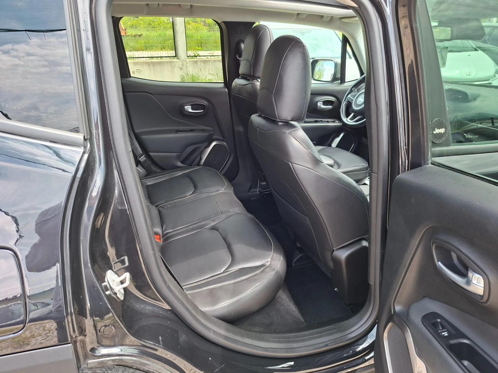 Jeep Renegade, снимка 11 - Автомобили и джипове - 56249084