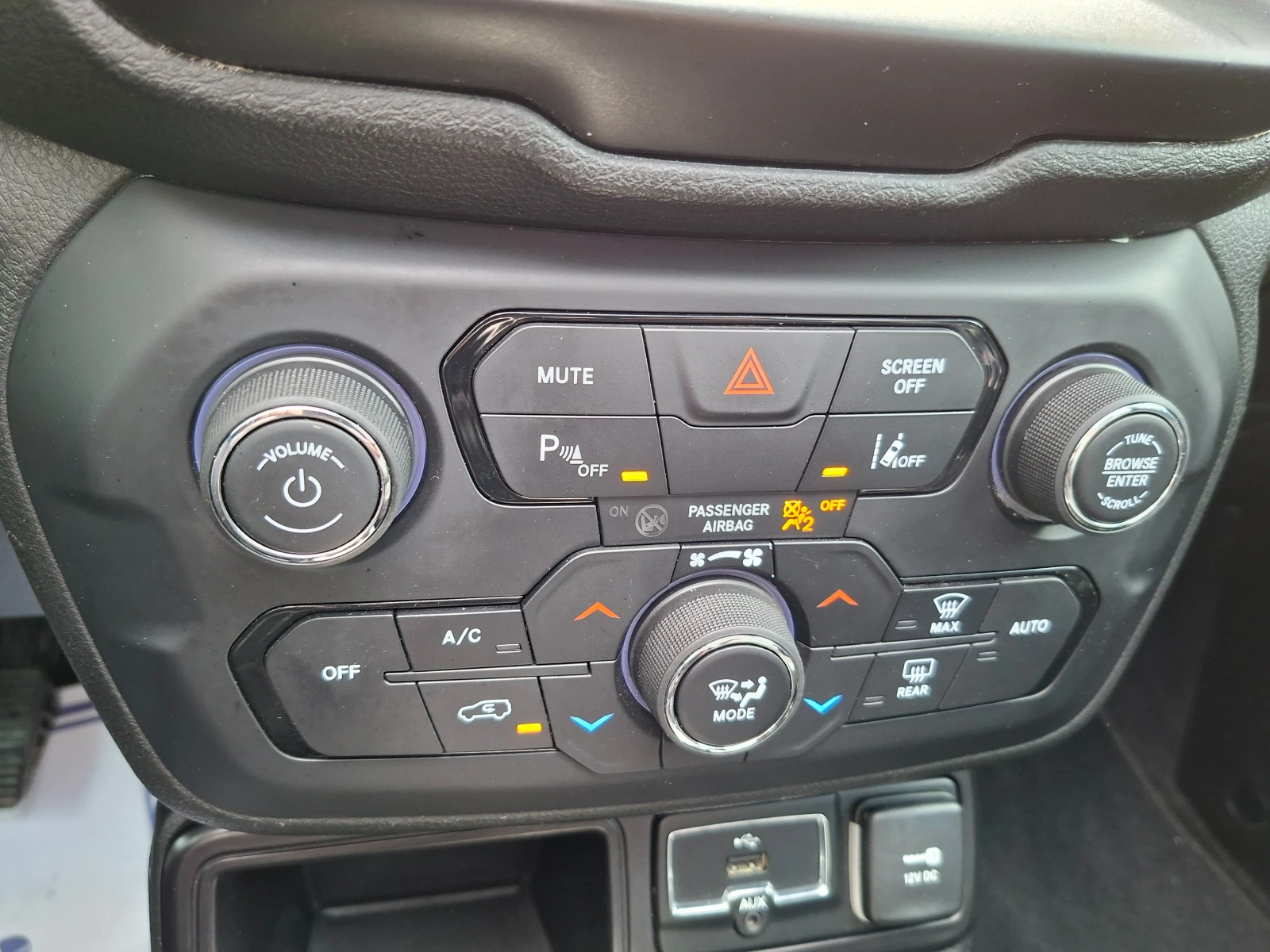 Jeep Renegade, снимка 14 - Автомобили и джипове - 56249084