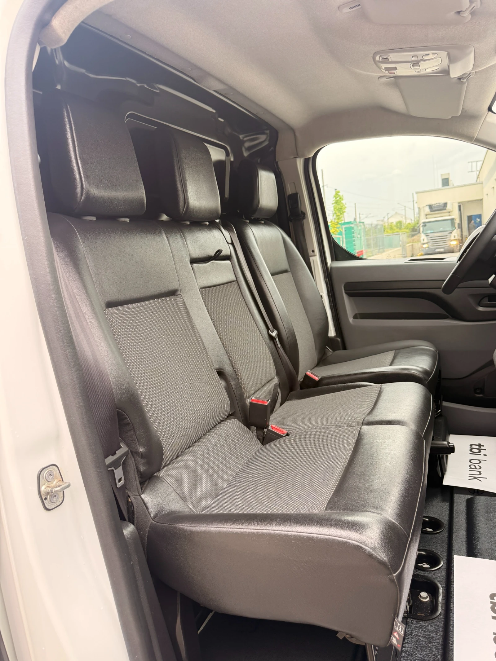 Peugeot Expert 2.0HDI* NAVI* КАМЕРА* CARPLAY* , снимка 8 - Бусове и автобуси - 54482237