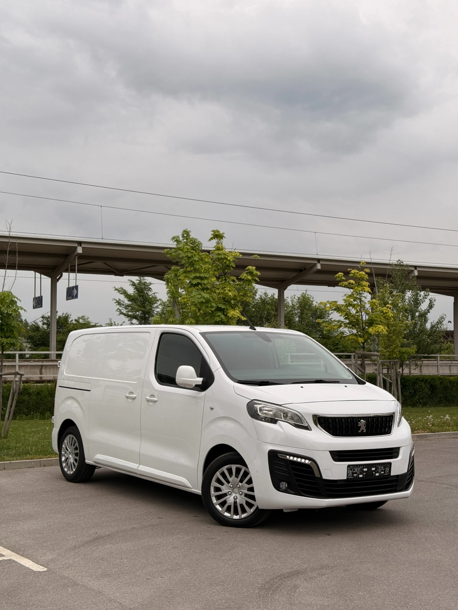 Peugeot Expert 2.0HDI* NAVI* КАМЕРА* CARPLAY* , снимка 15 - Бусове и автобуси - 54482237