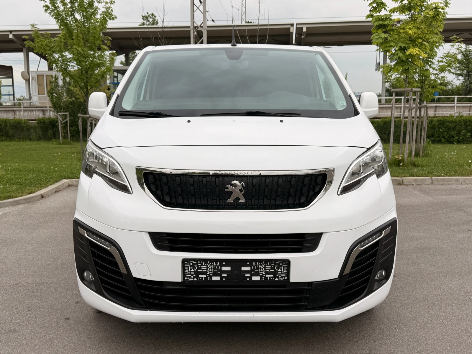 Peugeot Expert 2.0HDI* NAVI* КАМЕРА* CARPLAY* , снимка 2 - Бусове и автобуси - 54482237