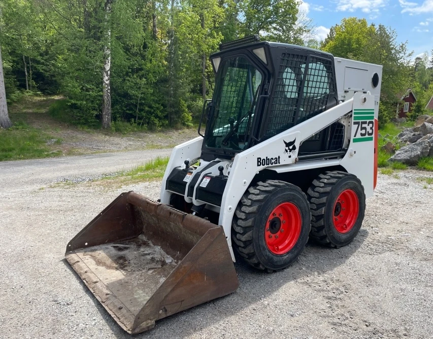 Мини челни товарачи Bobcat 753 = 4000 Eur