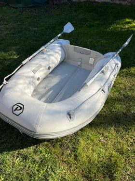 Надуваема лодка Plastimo 2 м, твърдо дъно + двг Меркурий - 4 hp, 4 тактов, снимка 2 - Воден транспорт - 53496142