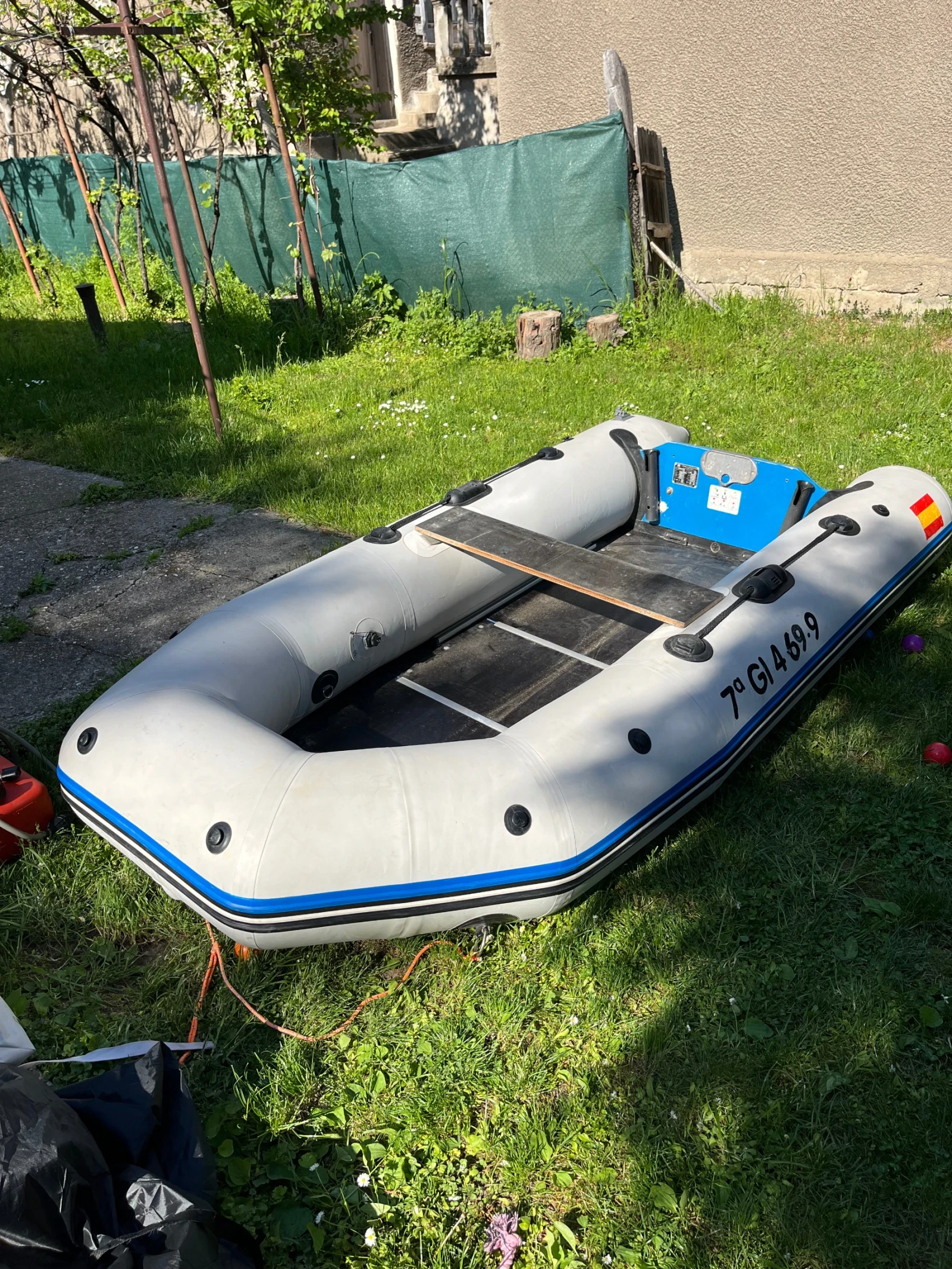Надуваема лодка Zodiac 3.20 + двигател Маринер 8 к.с и оборудване - изображение 2