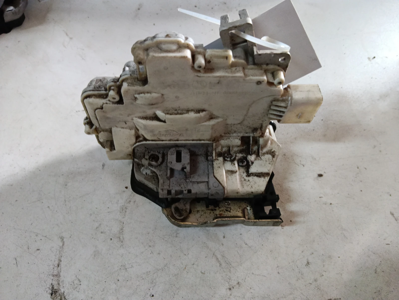 брава (задна дясна) 4G0839016 Audi A7