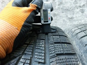 Гуми Зимни 215/70R16, снимка 4