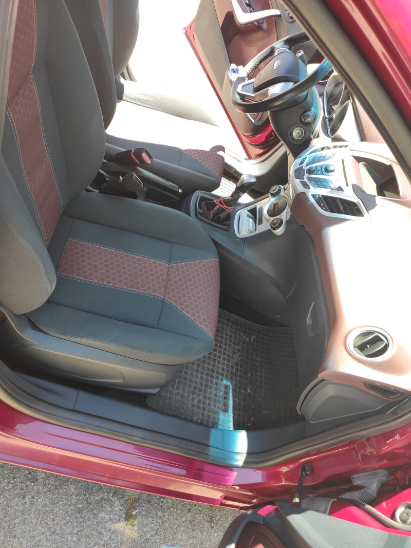 Ford Fiesta 1, 6 TDCI, снимка 10 - Автомобили и джипове - 46413714