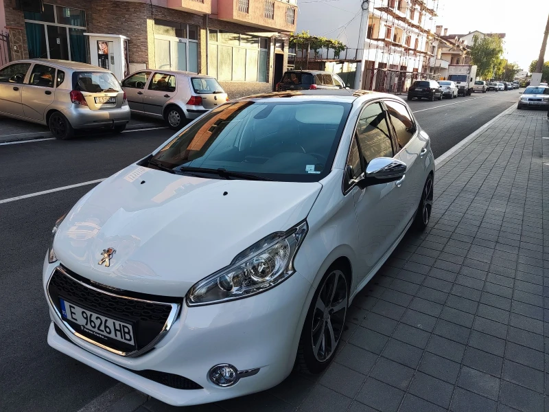 Peugeot 208, снимка 1 - Автомобили и джипове - 48359334