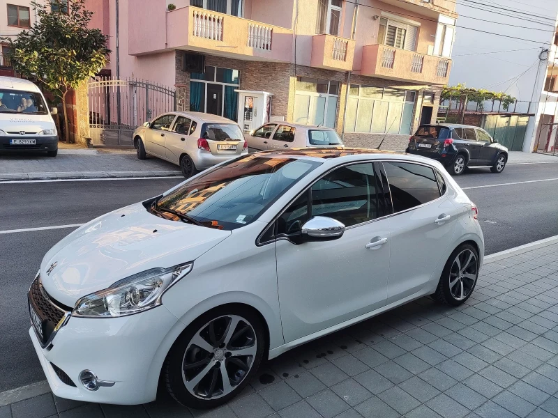 Peugeot 208, снимка 8 - Автомобили и джипове - 48359334