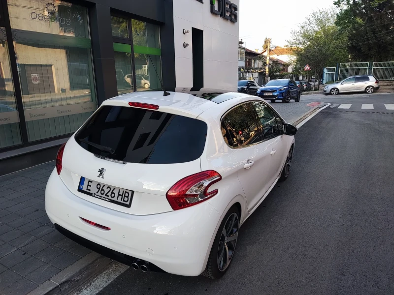 Peugeot 208, снимка 5 - Автомобили и джипове - 48359334