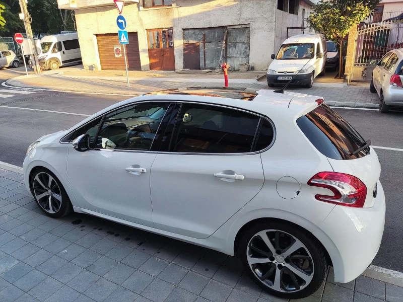 Peugeot 208, снимка 7 - Автомобили и джипове - 48359334