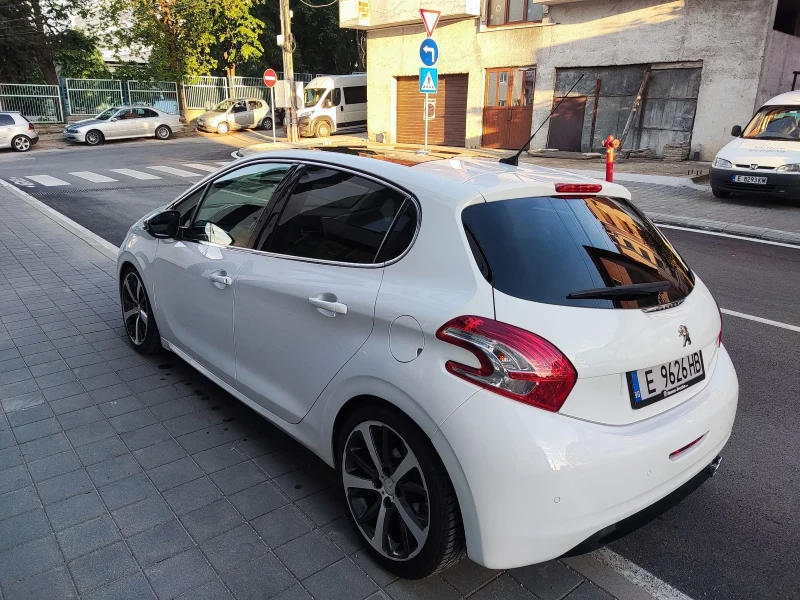 Peugeot 208, снимка 6 - Автомобили и джипове - 48359334