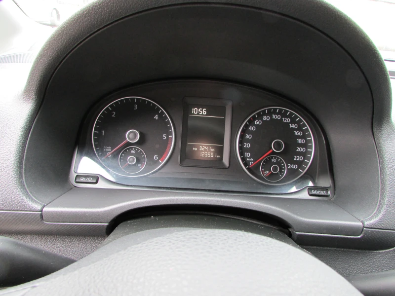 VW Caddy 1.6 tdi, Maxi , Сервизна история!, снимка 9 - Автомобили и джипове - 53270977