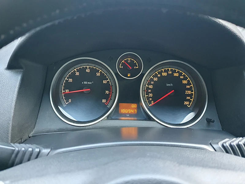 Opel Astra 1.6i, снимка 10 - Автомобили и джипове - 53407718