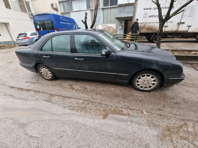 Mercedes-Benz E 270 CDI, снимка 3 - Автомобили и джипове - 53436287