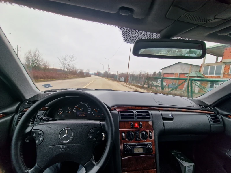 Mercedes-Benz E 270 CDI, снимка 9 - Автомобили и джипове - 53436287