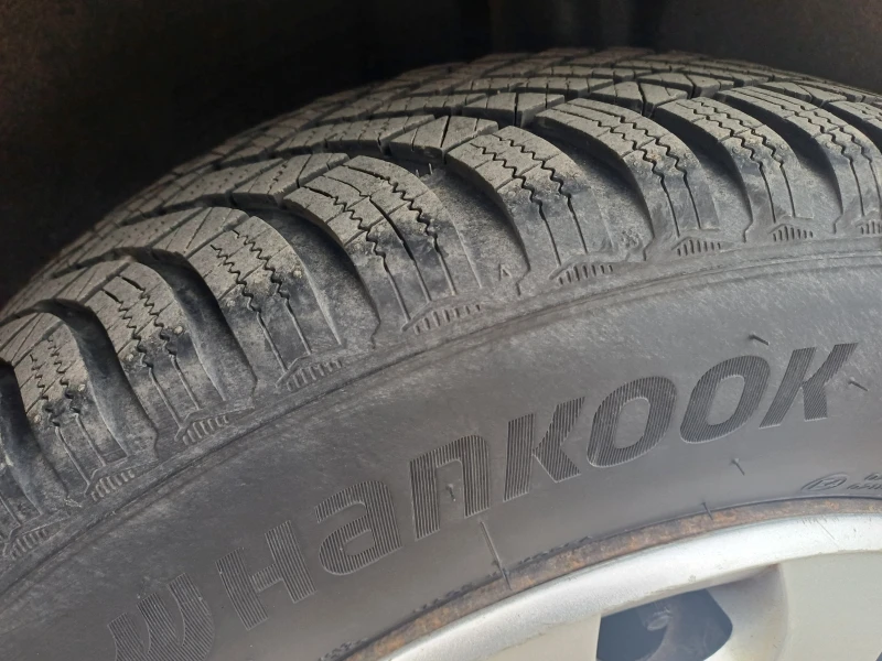 VW Touran 1.6MPI-102kc, снимка 10 - Автомобили и джипове - 53581952