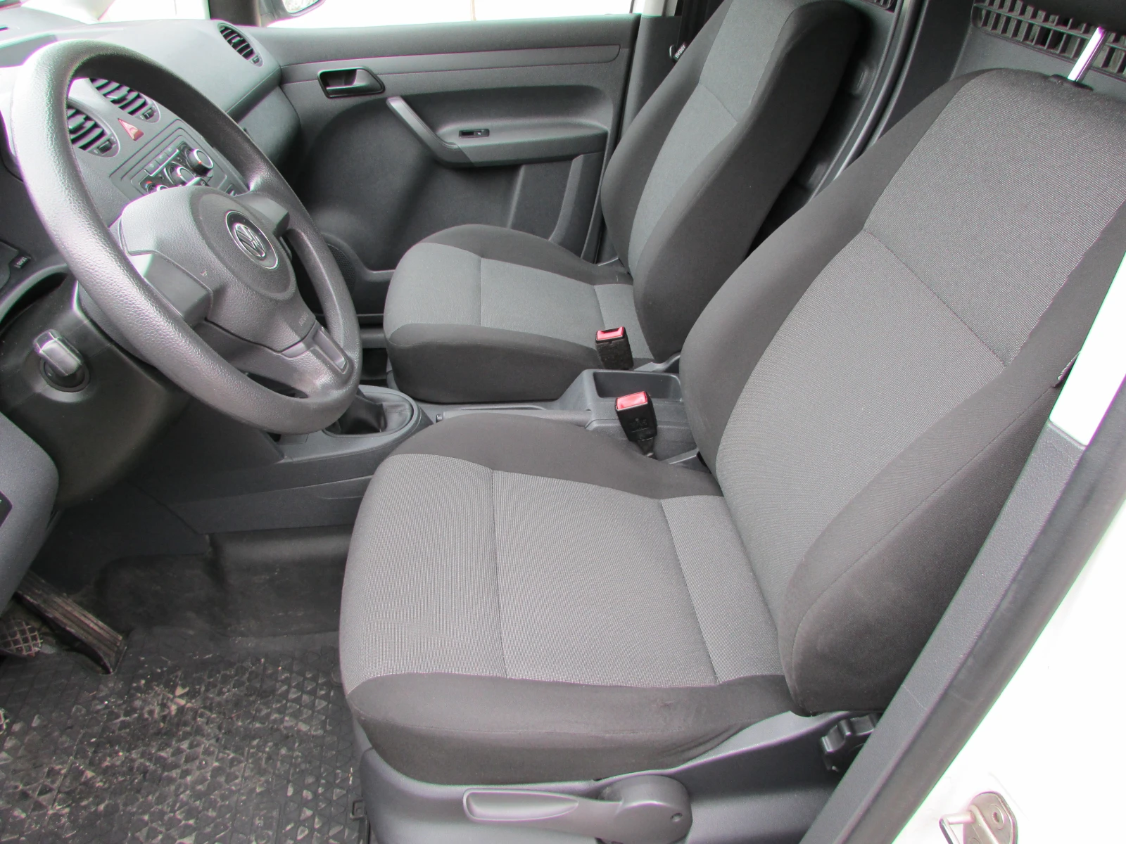 VW Caddy 1.6 tdi, Maxi , Сервизна история! - изображение 10