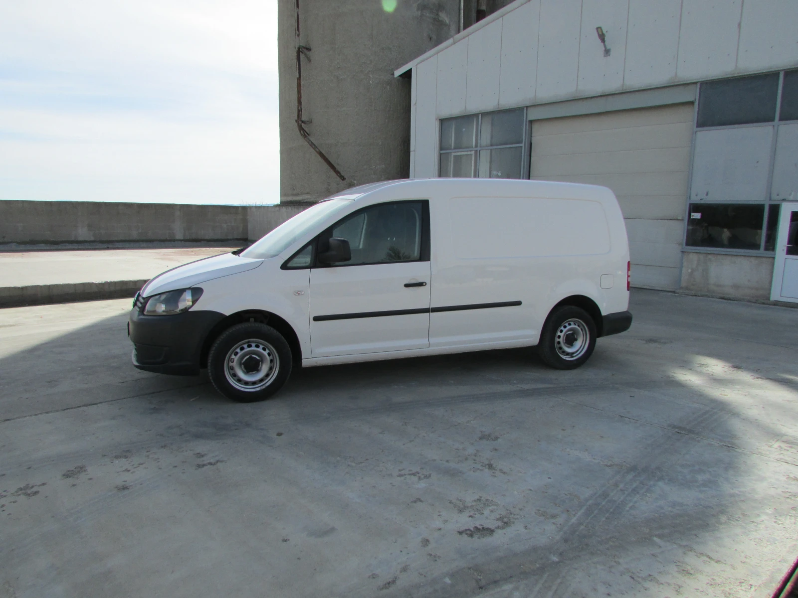 VW Caddy 1.6 tdi, Maxi , Сервизна история!, снимка 3 - Автомобили и джипове - 53765784