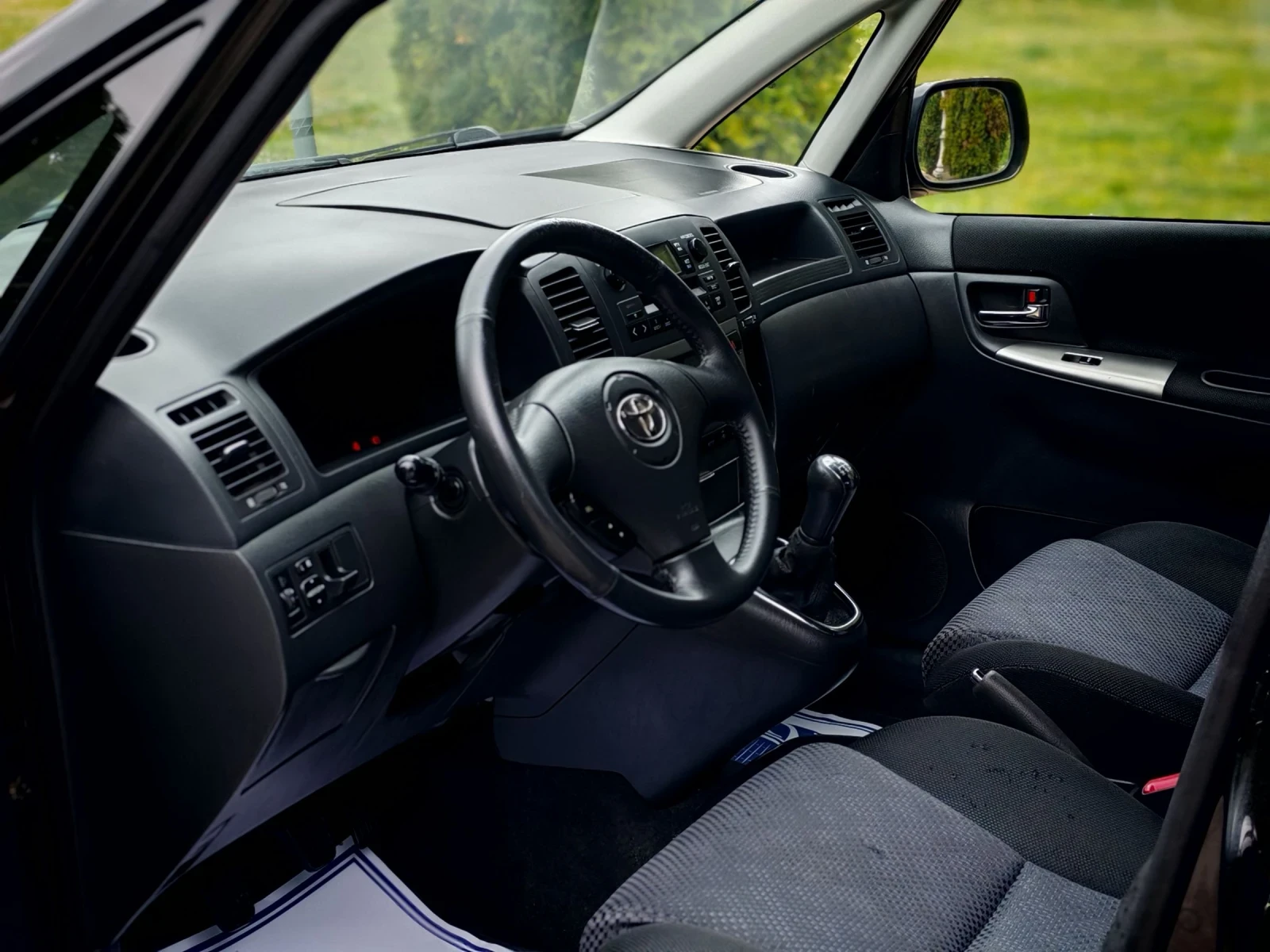 Toyota Corolla verso 2.0D4D(90)* КЛИМАТРОНИК* НОВ ВНОС* , снимка 12 - Автомобили и джипове - 54082900