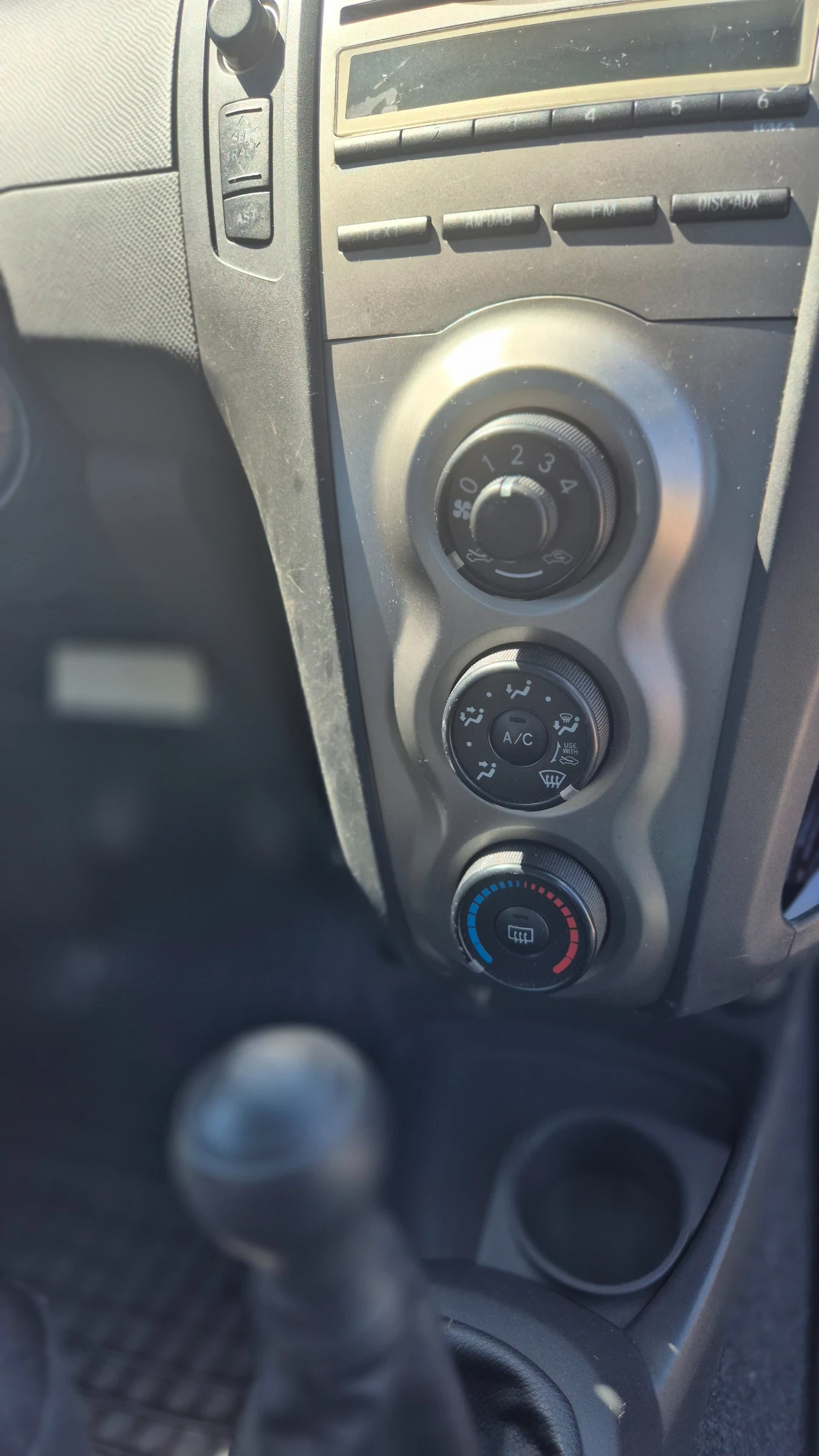 Toyota Yaris 1.0VVT-1, снимка 7 - Автомобили и джипове - 54318020