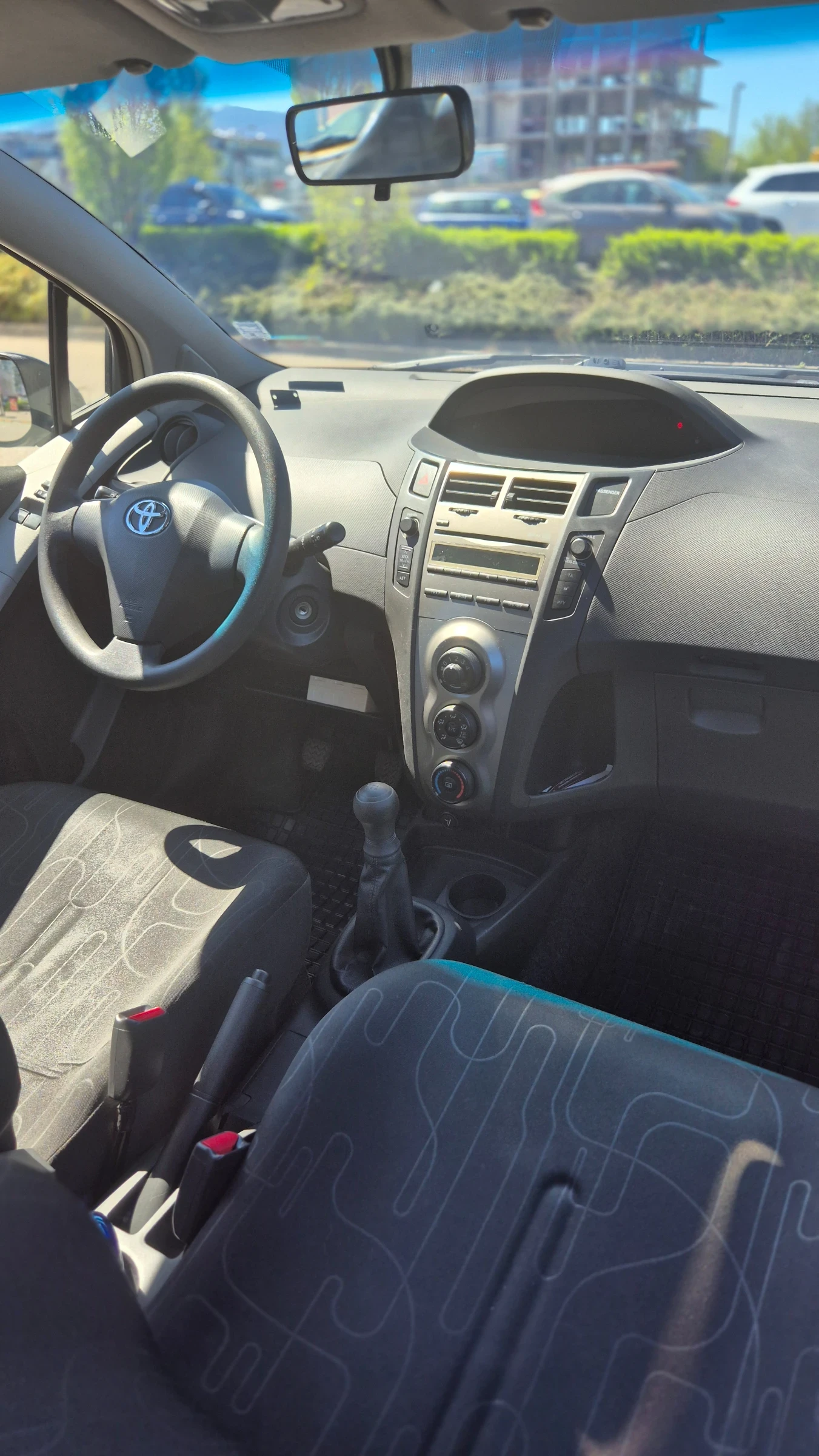 Toyota Yaris 1.0VVT-1, снимка 6 - Автомобили и джипове - 54318020