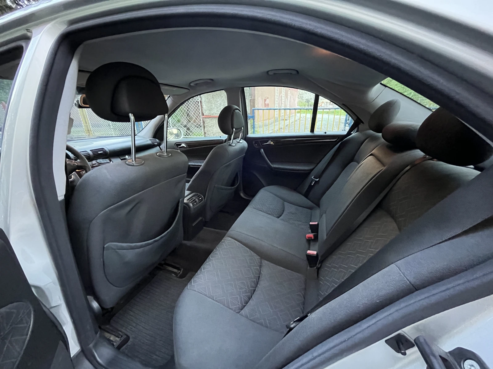 Mercedes-Benz C 200, снимка 10 - Автомобили и джипове - 54347984