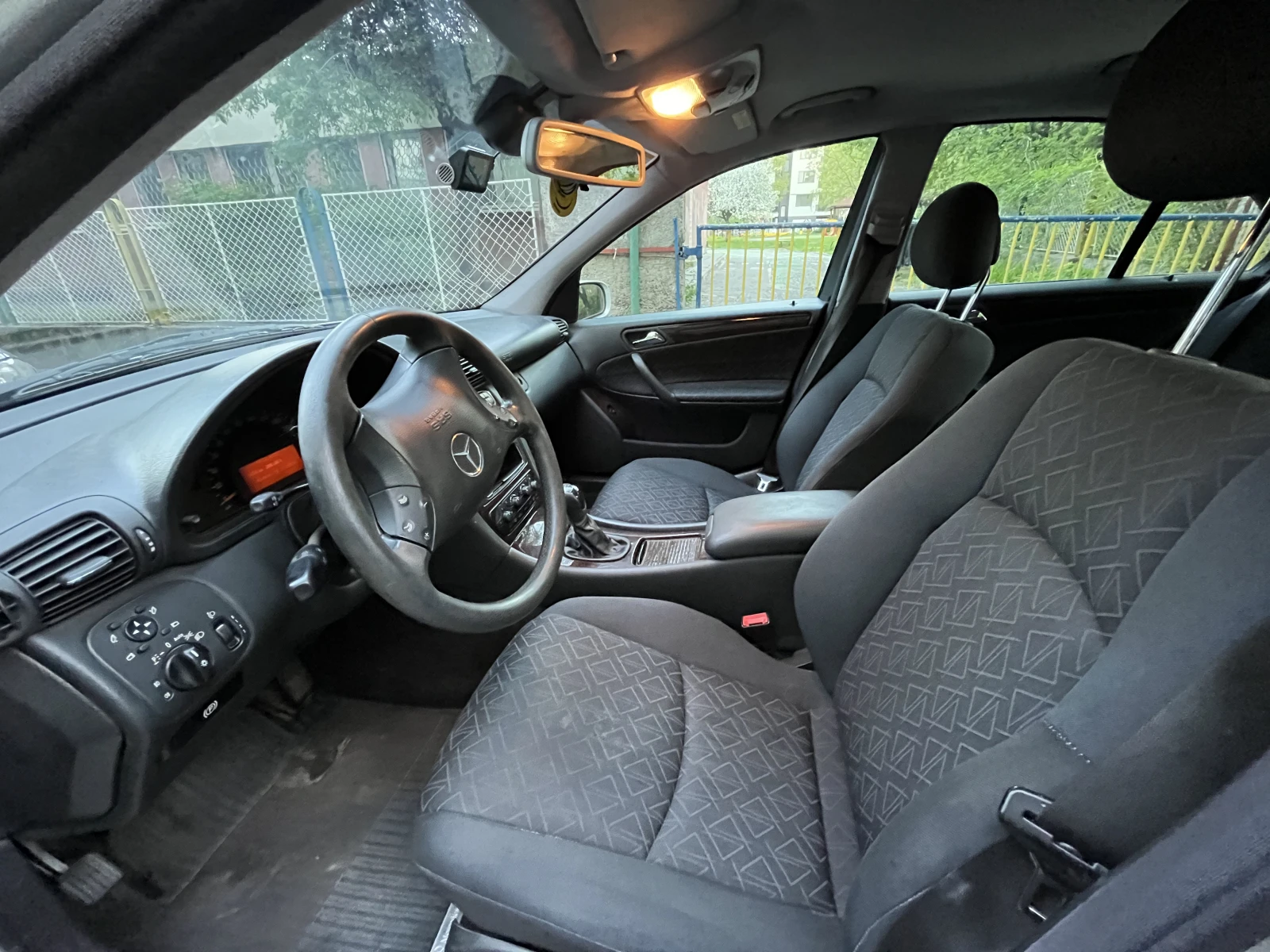 Mercedes-Benz C 200, снимка 9 - Автомобили и джипове - 54347984