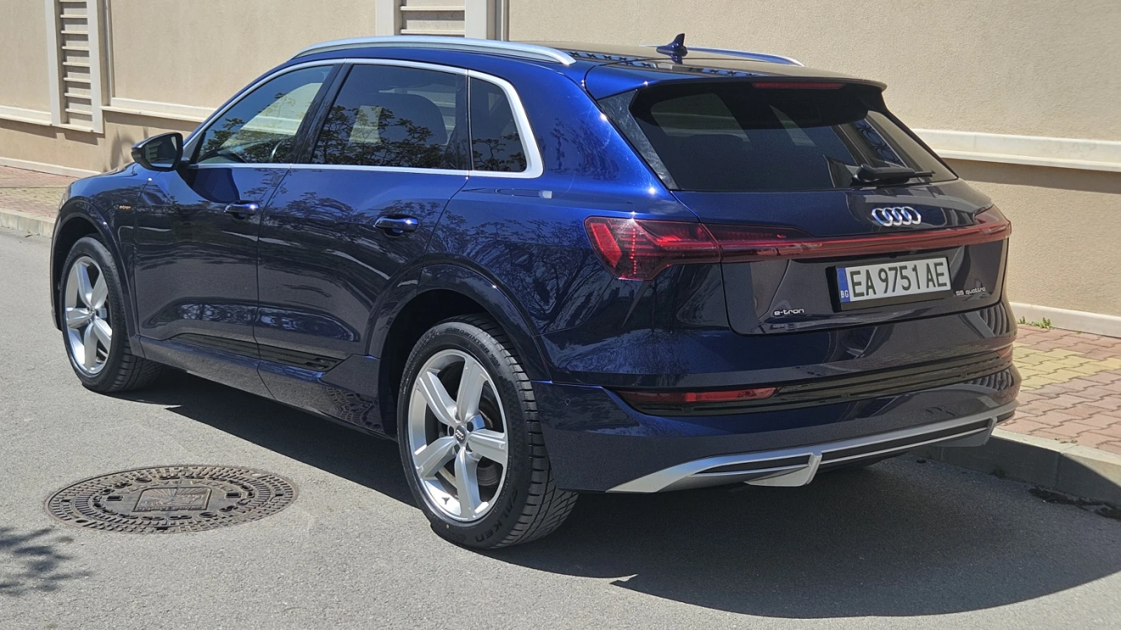 Audi E-Tron 55 | Гаранция | S - line | Голямата батерия, снимка 5 - Автомобили и джипове - 54370607