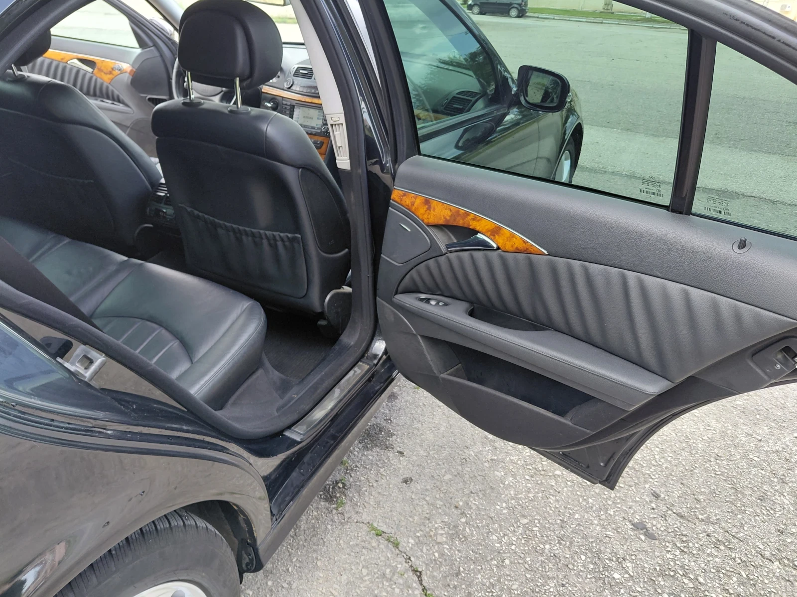 Mercedes-Benz E 280, снимка 14 - Автомобили и джипове - 54792300