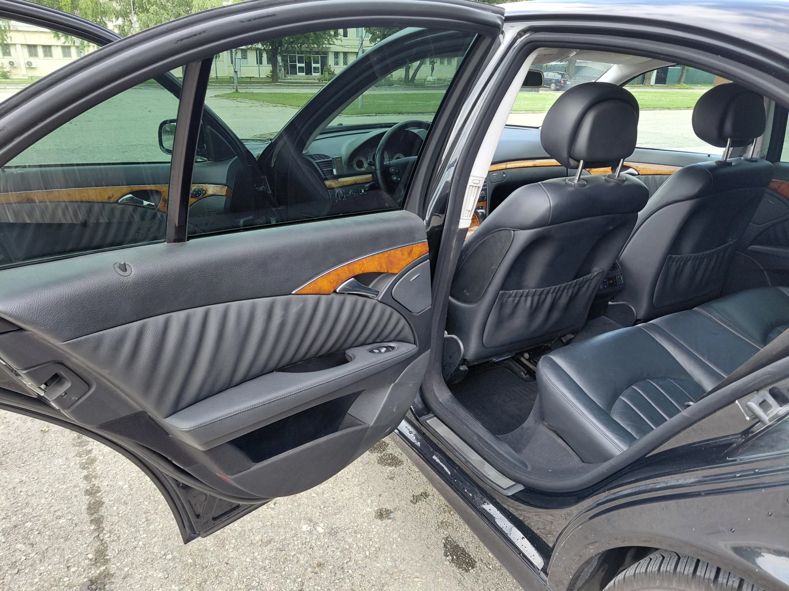 Mercedes-Benz E 280, снимка 10 - Автомобили и джипове - 54792300