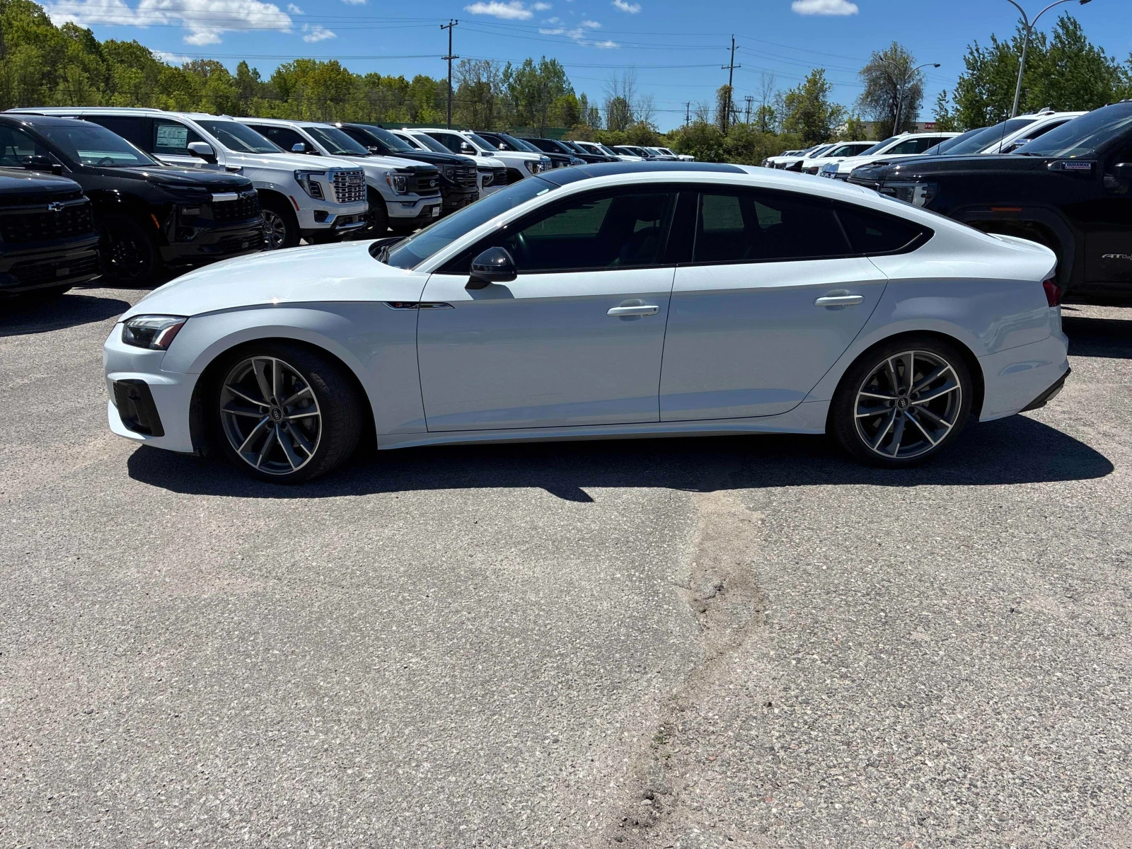 Audi A5 Progressiv * Keyless * CARFAX * АВТО КРЕДИТ * , снимка 3 - Автомобили и джипове - 54991279