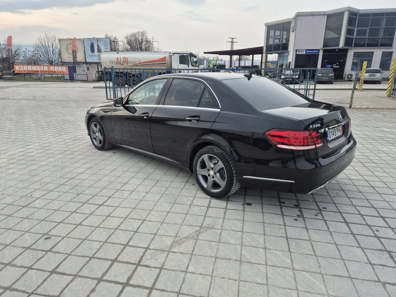 Mercedes-Benz E 220 2.2, снимка 5 - Автомобили и джипове - 55158101