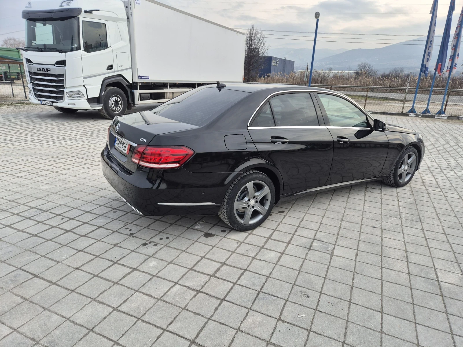 Mercedes-Benz E 220 2.2, снимка 4 - Автомобили и джипове - 55158101
