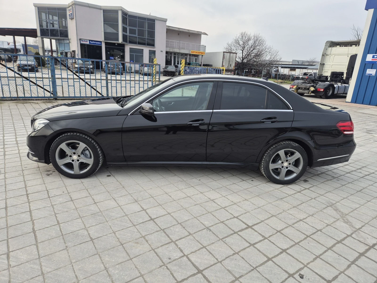Mercedes-Benz E 220 2.2, снимка 6 - Автомобили и джипове - 55158101