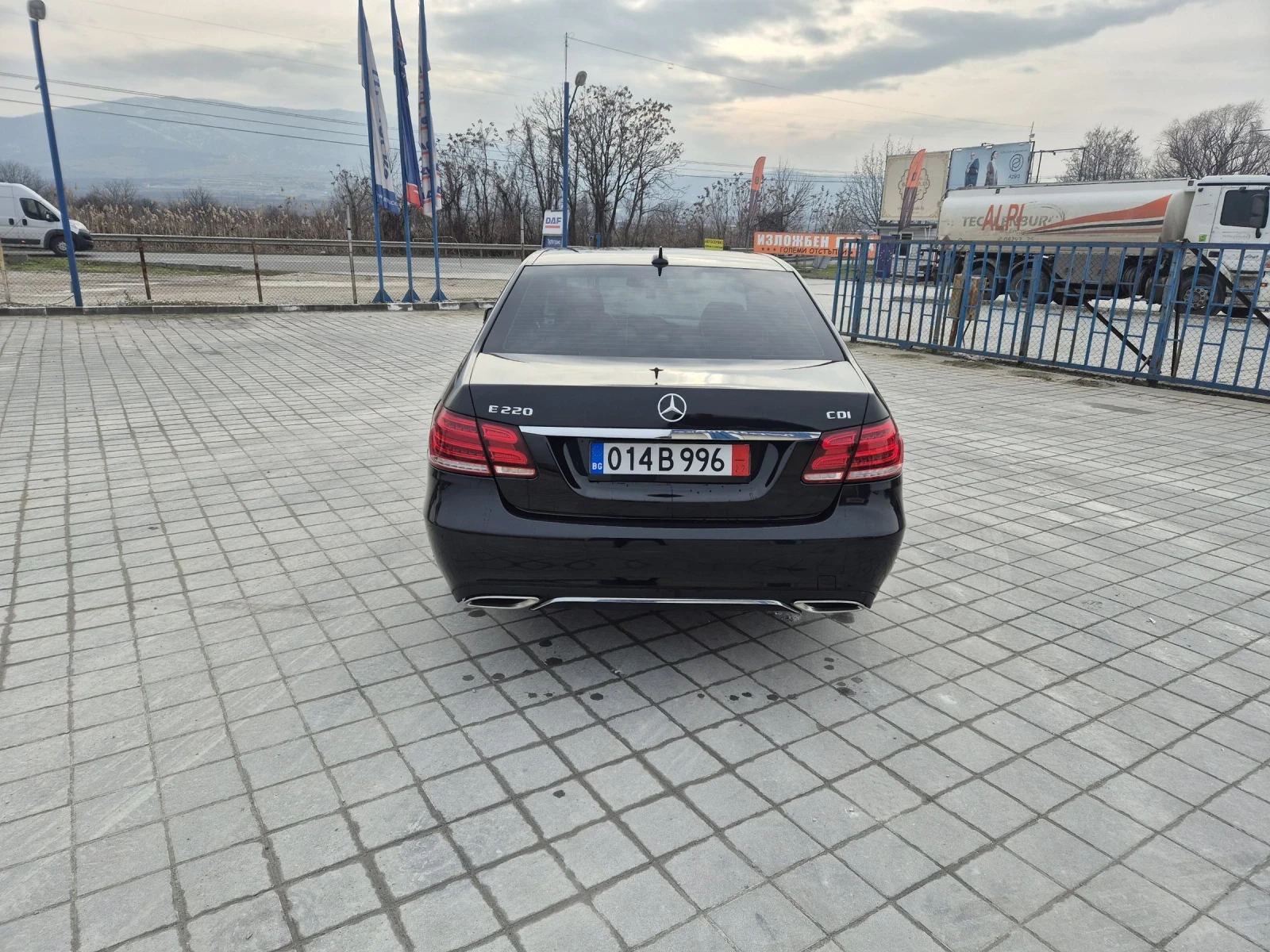 Mercedes-Benz E 220 2.2, снимка 3 - Автомобили и джипове - 55158101