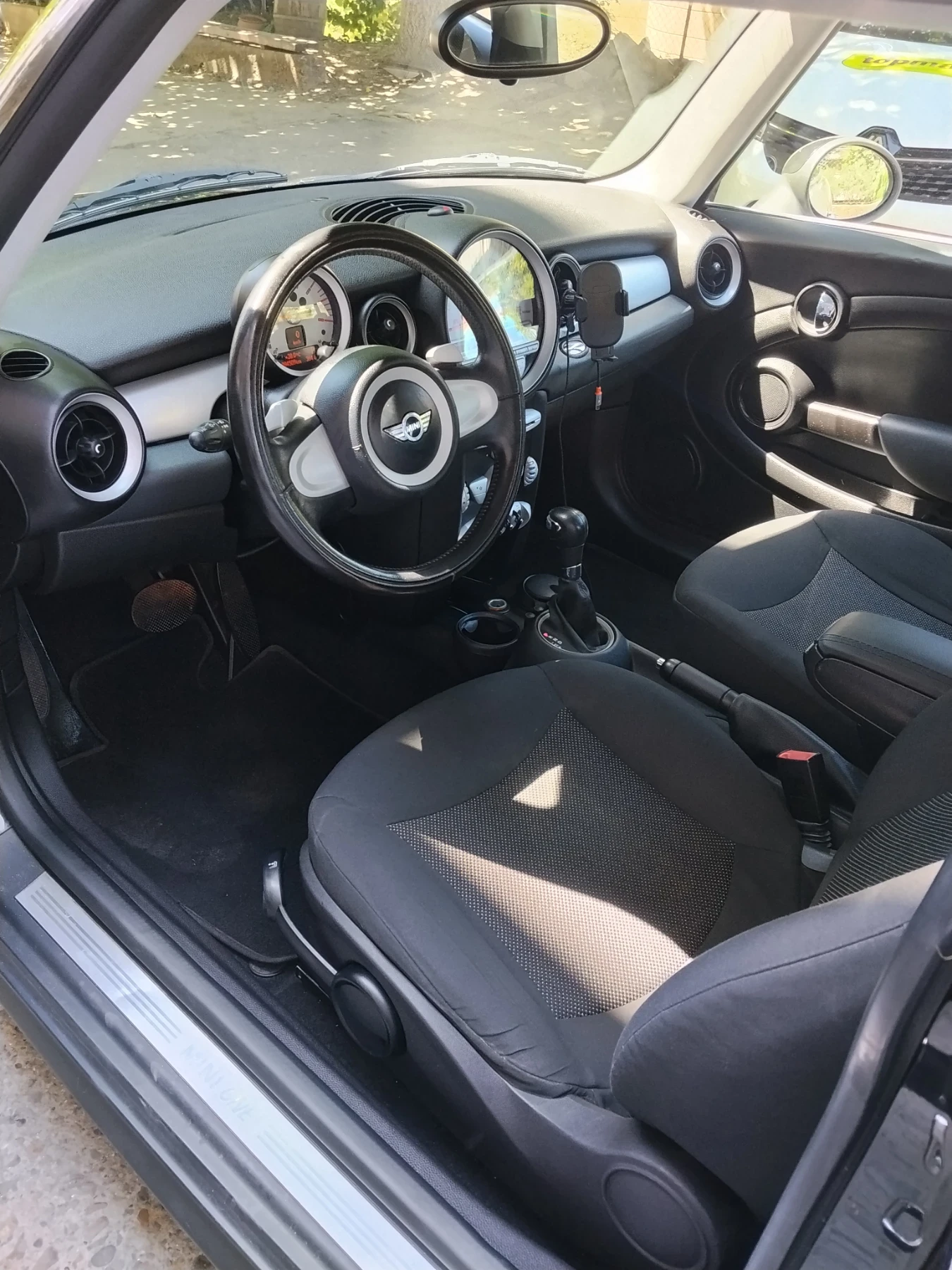Mini One, снимка 6 - Автомобили и джипове - 55502872