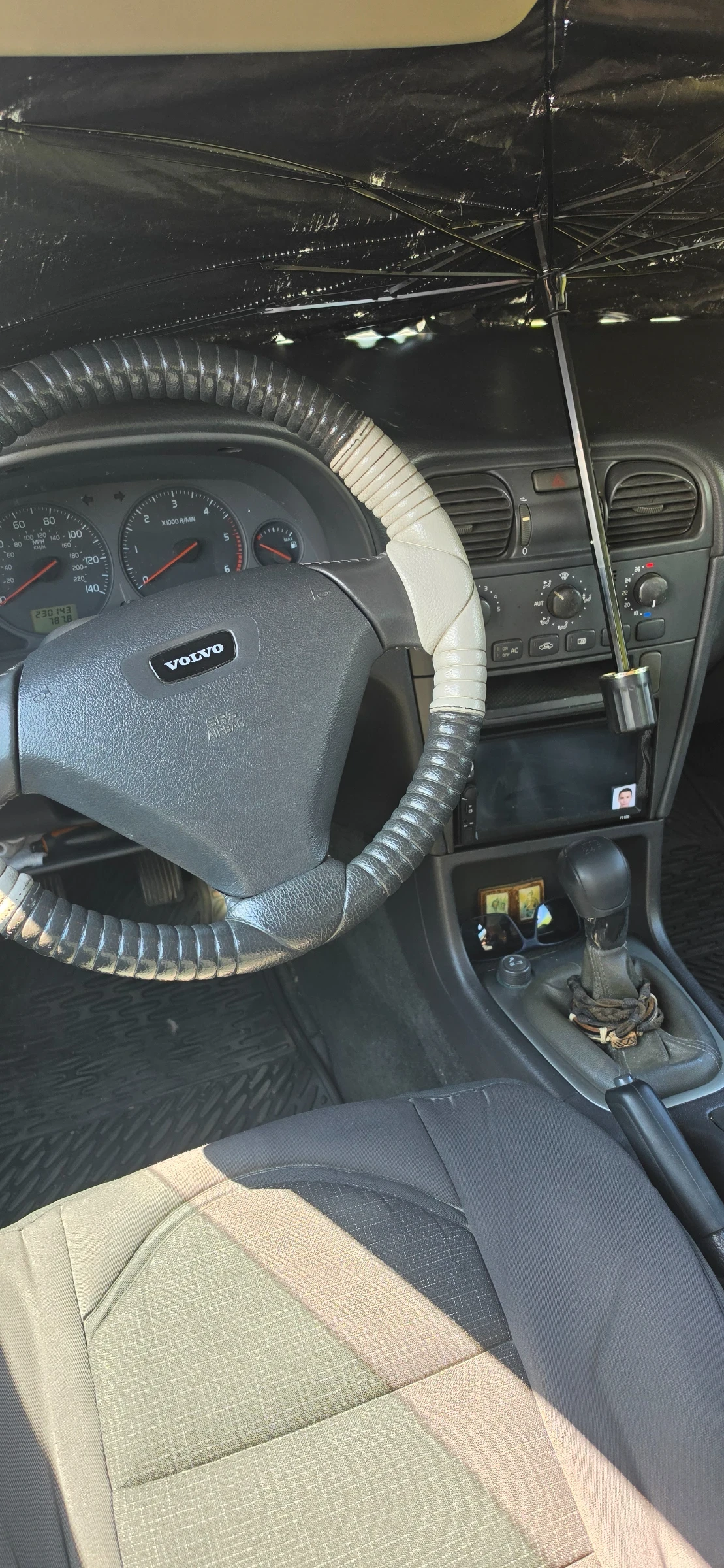 Volvo V40, снимка 3 - Автомобили и джипове - 55674421