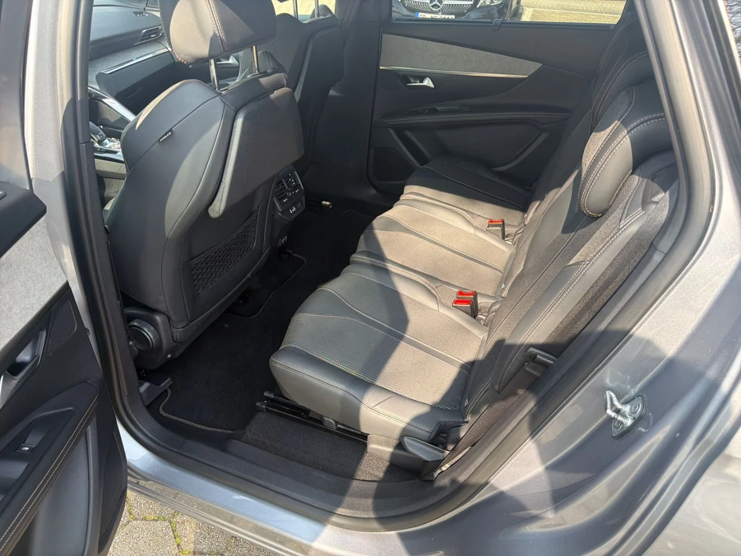 Peugeot 5008 GT-LINE/131HP/7S/CAM/LED/CPLAY/NAVI/KLESS/628q, снимка 12 - Автомобили и джипове - 55749989