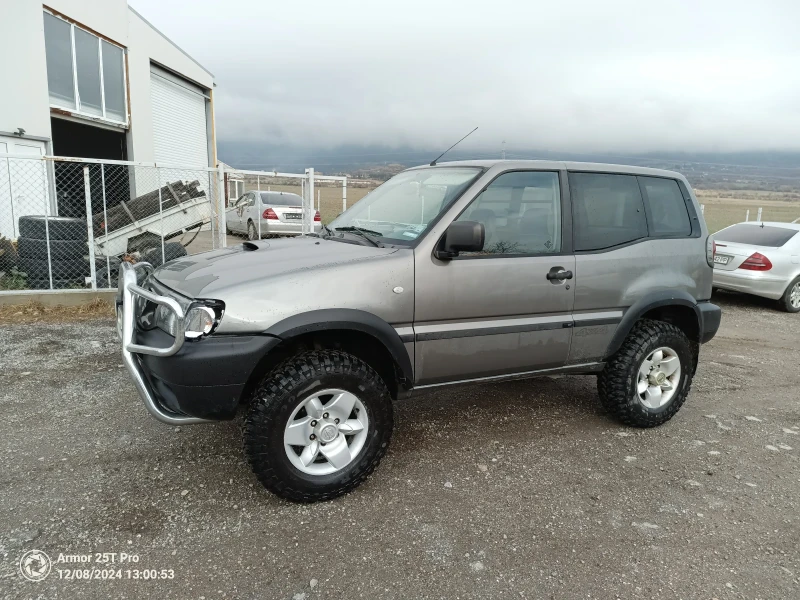 Nissan Terrano 2.7, снимка 2 - Автомобили и джипове - 48267845